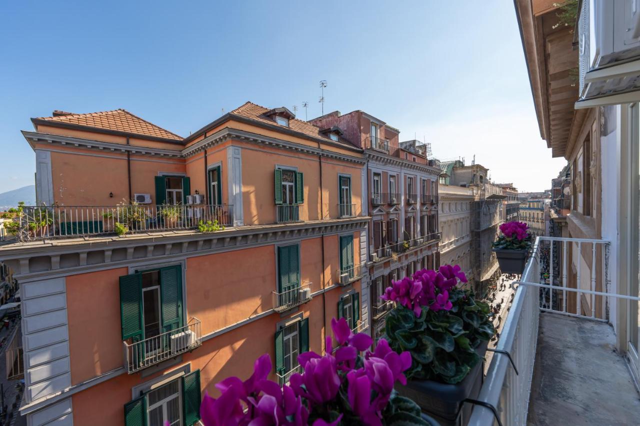 Teatro Toledo 272 Bed & Breakfast Napoli Exterior foto