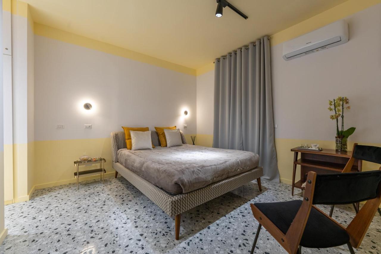 Teatro Toledo 272 Bed & Breakfast Napoli Exterior foto